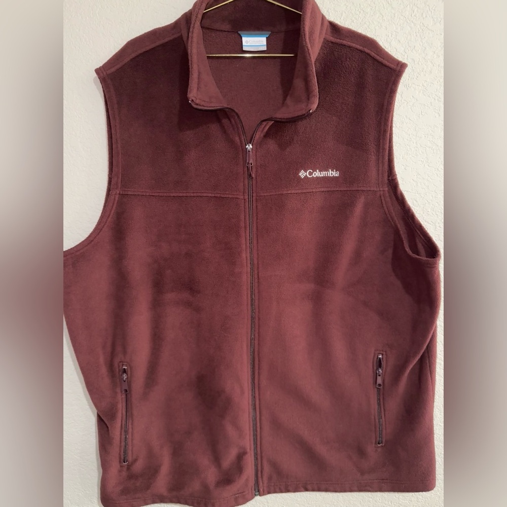 Men’s Columbia Burgundy Fleece Vest